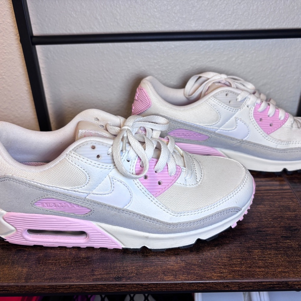 Nike Air Max 90 Women’s Shoes